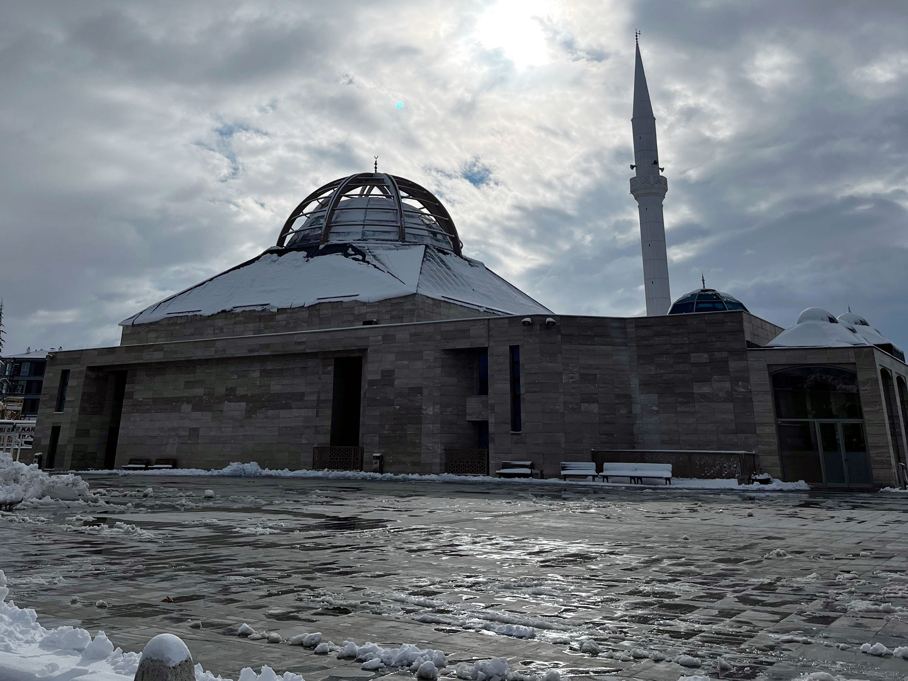 Karaman'da mevsimin ilk kar yağışından manzaralar