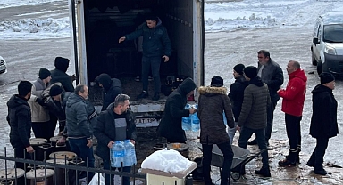 Felaketin üçüncü gününde Karaman'da yardım kampanyası devam ediyor