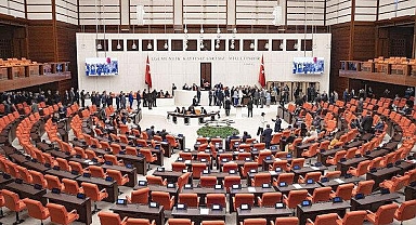 Emekli maaşı zammı ve bayram ikramiyesi TBMM'de kabul edildi