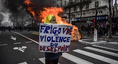 Paris'te sokaklar savaş alanına döndü