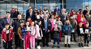 Rektör Gavgalı Kütüphane Haftası'nda çocuklarla buluştu