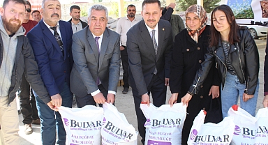 Karaman'da karabuğday tohumları üreticilere teslim edildi