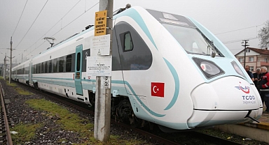 Milli elektrikli tren TCDD’ye teslim edildi