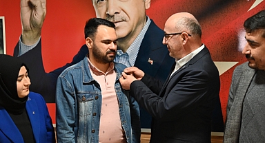 Partisinden ayrılıp AK Parti’ye geçti
