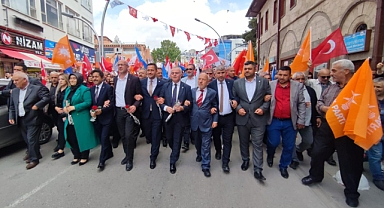 AK Parti'den Karaman'da miting gibi yürüyüş