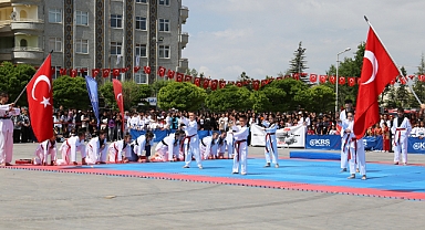 Karaman’da 19 Mayıs Atatürk’ü Anma Gençlik ve Spor Bayramı törenlerle kutlandı