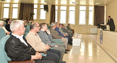 KMÜ'de 'Türkçenin Tarihi Gelişimi' konferansı düzenlendi