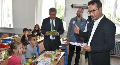 Karaman’da öğrencilere tarımı sevdirecek kitap dağıtıldı