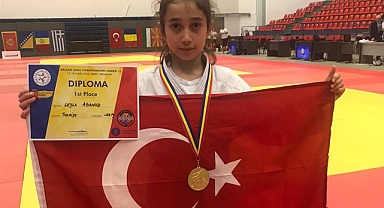 Karamanlı sporcu Leyla Abanoz, Balkan Şampiyonu oldu