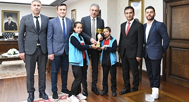 Şampiyonlardan Vali Amca'ya ziyaret