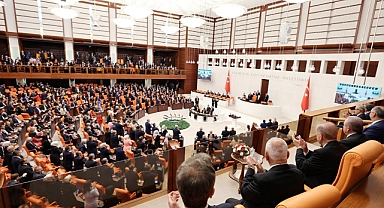 Yeni bakanlar Meclis'te yemin etti