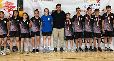 Karaman ANALİG badminton takımı yarı finalde