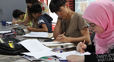 Karamanlı öğrenciler, ücretsiz kursta hayal güçlerini geliştiriyor