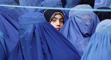 10 yaşından büyük kızlara okul yasağı