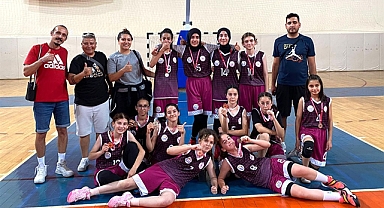Karaman ANALİG kız basketbol takımı yarı finalde