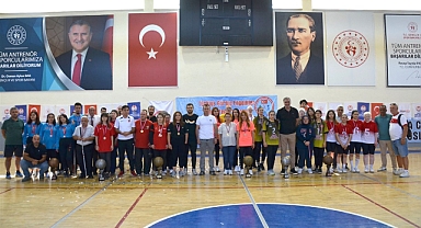 Karaman’ın ev sahipliğinde Kadınlar Golbol Deprem Şehitlerini Anma Türkiye Kupası düzenlendi