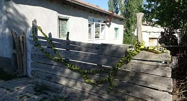 3 haftalık bebeğini ağladığı için boğarak öldürdü