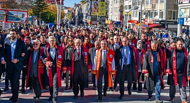 KMÜ Akademisyenleri İsrail zulmüne karşı yürüdü