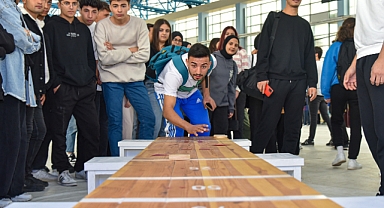 KMÜ’de öğretmen adayları yaratıcılıklarını sergiledi