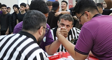 297 öğrenci, Karaman'ı temsil edebilmek için bilek güreşi yaptı