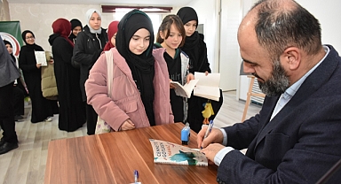 İlahiyatçı Yazar Ahmet Bulut, Karaman'da öğrencilerle buluştu