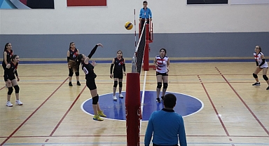 Karaman okul sporları yıldızlar voleybol kupaları sahiplerini buldu