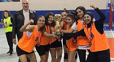 Karaman'da GSB yurtları arası voleybol turnuvası düzenlendi