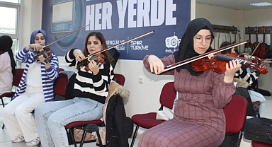 Karaman'da gençler sanatın ritmini kemanla yakalıyor