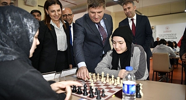 Karaman'daki satranç turnuvası Vali'nin hamlesiyle başladı