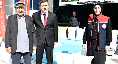 Karamanlı çiftçilere nohut üretim teşviki için tohum dağıtıldı