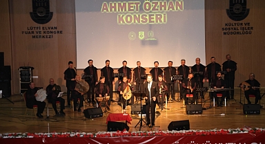 AHMET ÖZHAN'DAN MUHTEŞEM KONSER