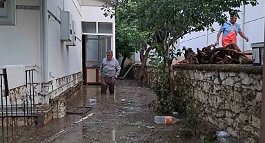 Karaman'da Sağanak Yağmurda Bir Aile Mahsur Kaldı!