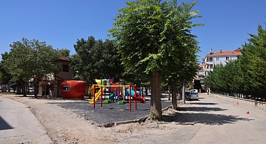 PARK VE YEŞİL ALANLARDA YENİLEME ÇALIŞMALARI DEVAM EDİYOR