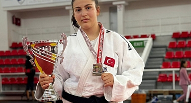 AYŞENUR KESKİN BALKAN ÜÇÜNCÜSÜ OLDU