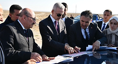 Vali Çiçekli, Karaman Mermer İhtisas Organize Sanayi Bölgesinin yeri için planlanan alanda incelemelerde bulundu.