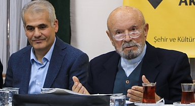 Karaman’da Şehir ve Kültür Akademisi’nde Kamil Uğurlu ile Edebiyat Dolu Bir Söyleşi Gerçekleşti