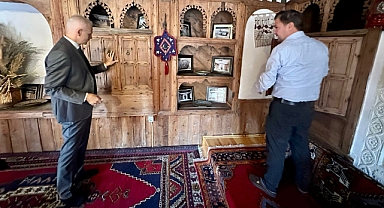 Vali Çiçekli, Karaman’daki tarihi evleri gezdi