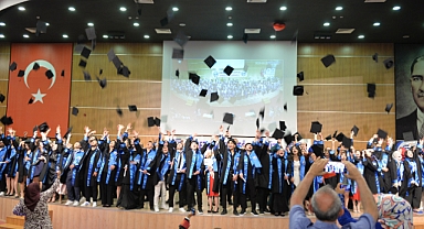 KMÜ Uygulamalı Bilimler Fakültesi Mezunlarını Uğurladı