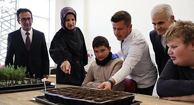 Vali Yardımcısı Çiçekli ve İl Müdürü Çalışkan Özel Öğrencilerle Buluştu