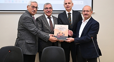 KMÜ'de Türkiye Selçuklu Sultanlarının Naaşları Anlatıldı!