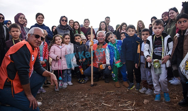 KMÜ öğrencileri ve minikler birlikte fidan dikti