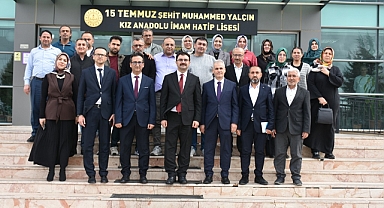 Dr. Ahmet İşleyen Karaman’da Öğrenci ve Öğretmenlerle Buluştu